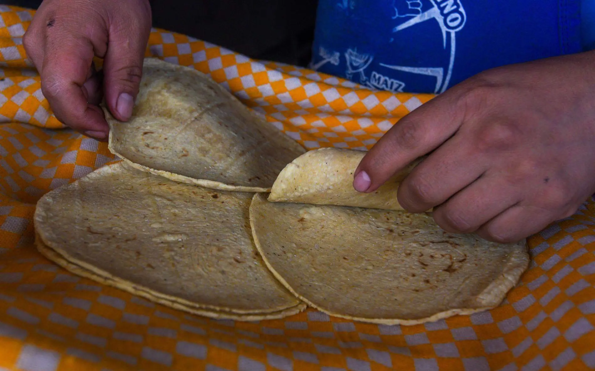 Así como lo lees, la tortilla tiene dos caras, aunque ambas son amables y sabrosas Cristanta Espinosa, Cuartoscuro.com